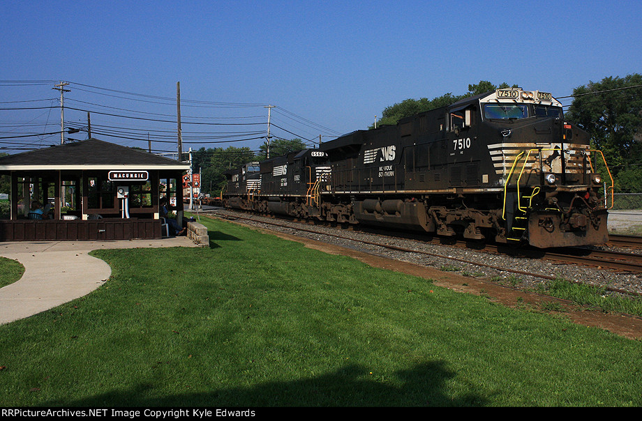 NS ES40DC #7510 on 202